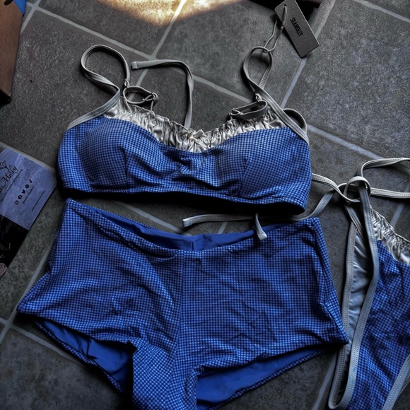 Chic Blue and Cream Bikini Set - Picture 3 of 6